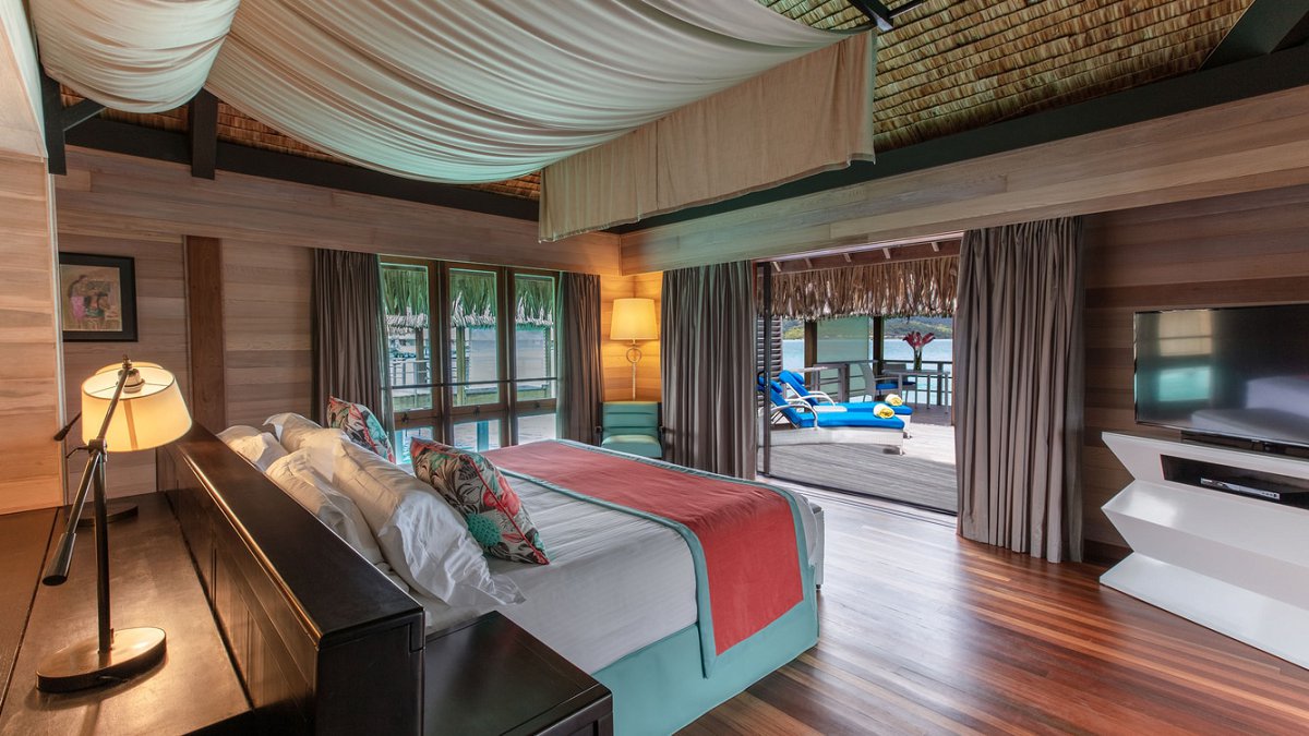 The St. Regis Bora Bora Resort - Photo 3