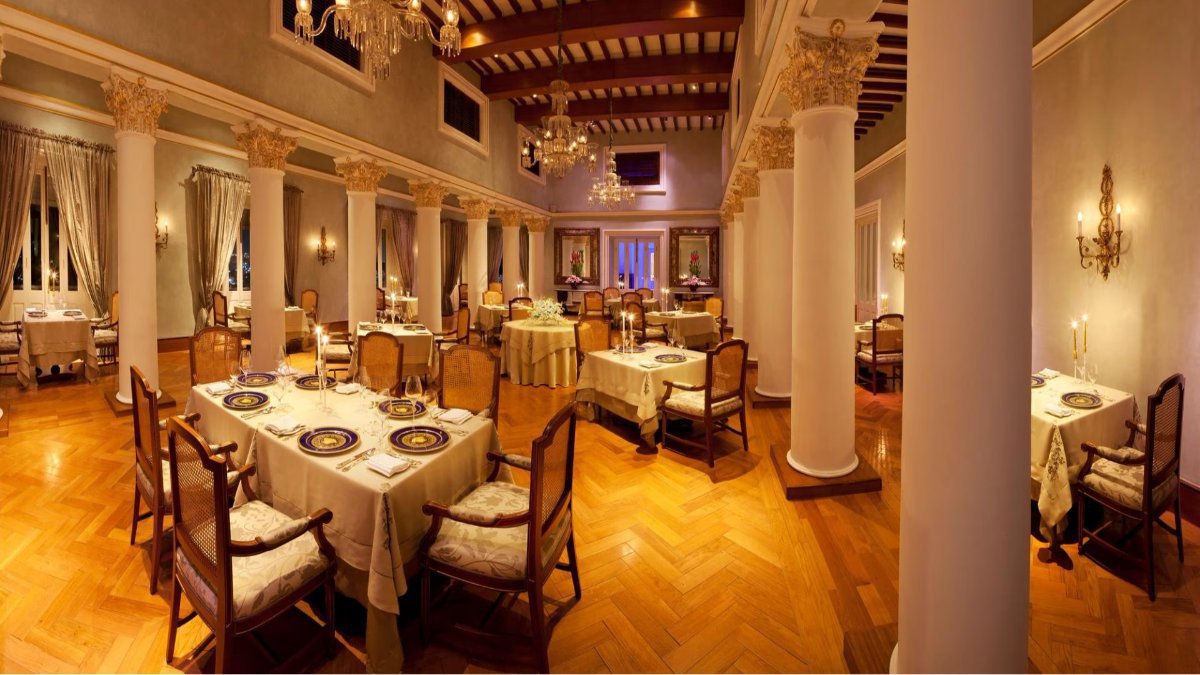 Taj Falaknuma Palace - Photo 8